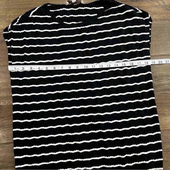 Loft Petites T-Shirt - Picture 10 of 10